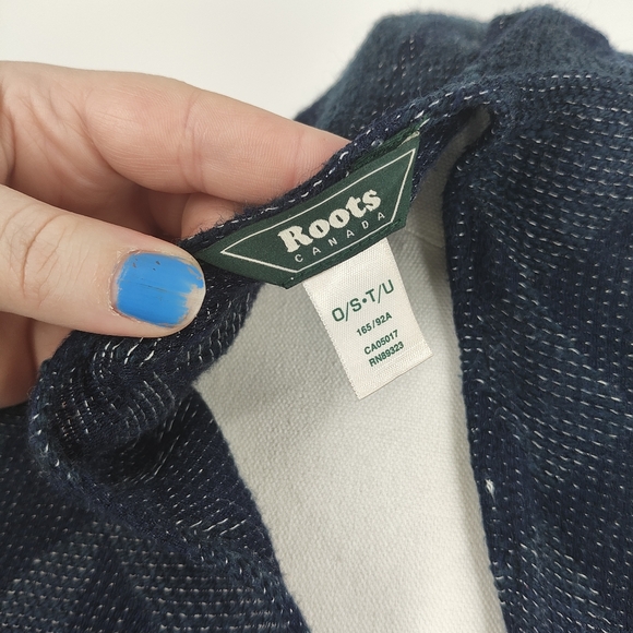 Roots | knit poncho shawl - Picture 8 of 10